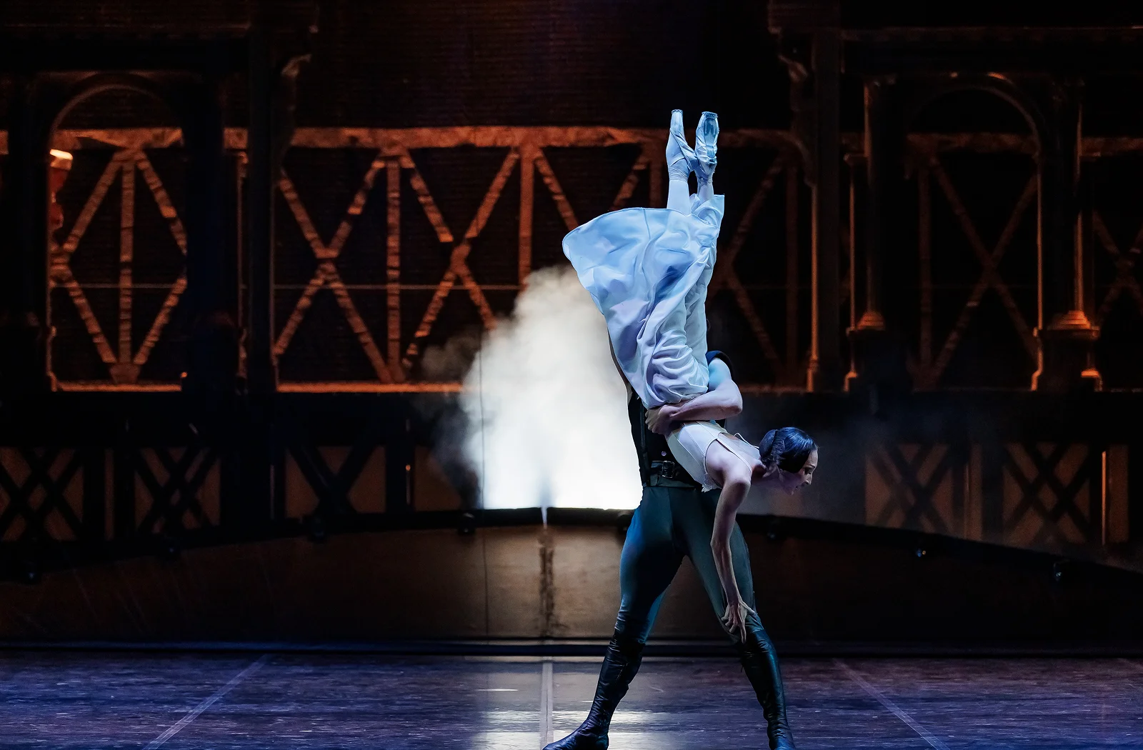 Красная Жизель - Казахский национальный театр оперы и балета имени Абая