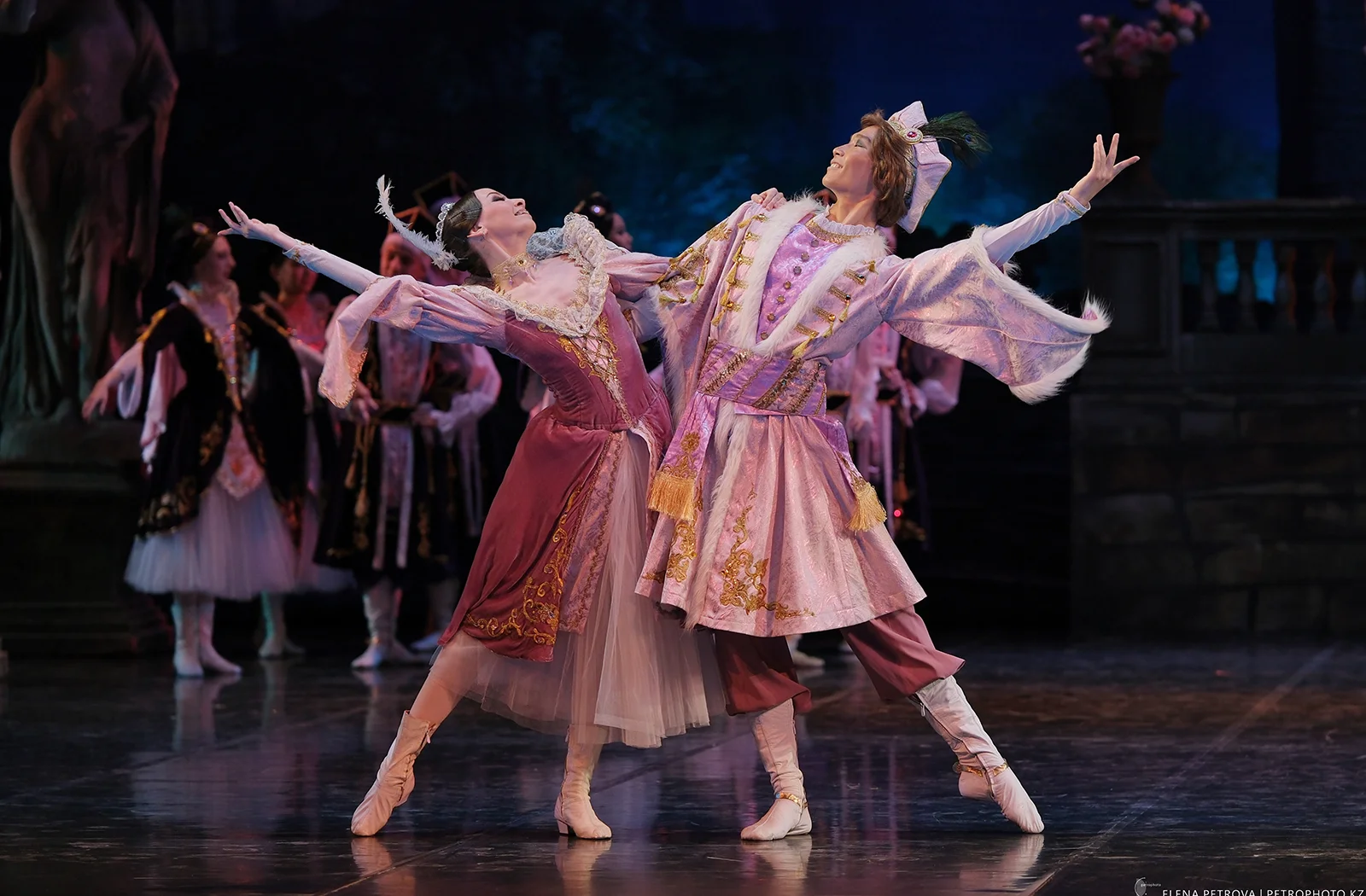 Бахчисарайский фонтан - Казахский национальный театр оперы и балета имени Абая