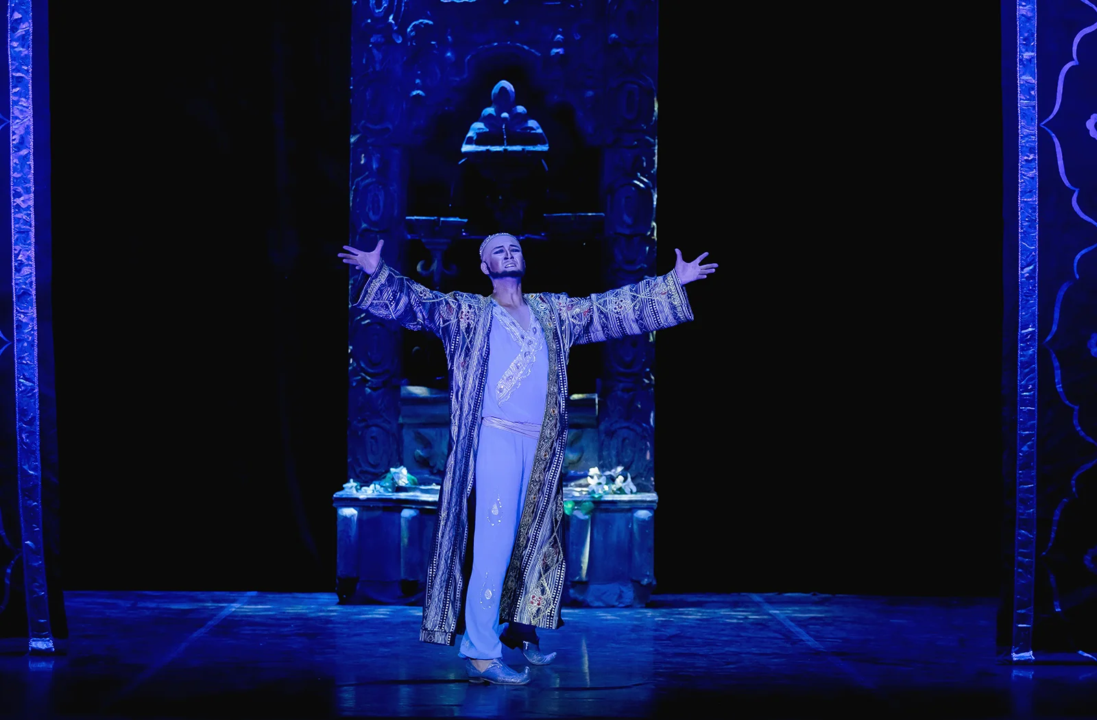 Бахчисарайский фонтан - Казахский национальный театр оперы и балета имени Абая