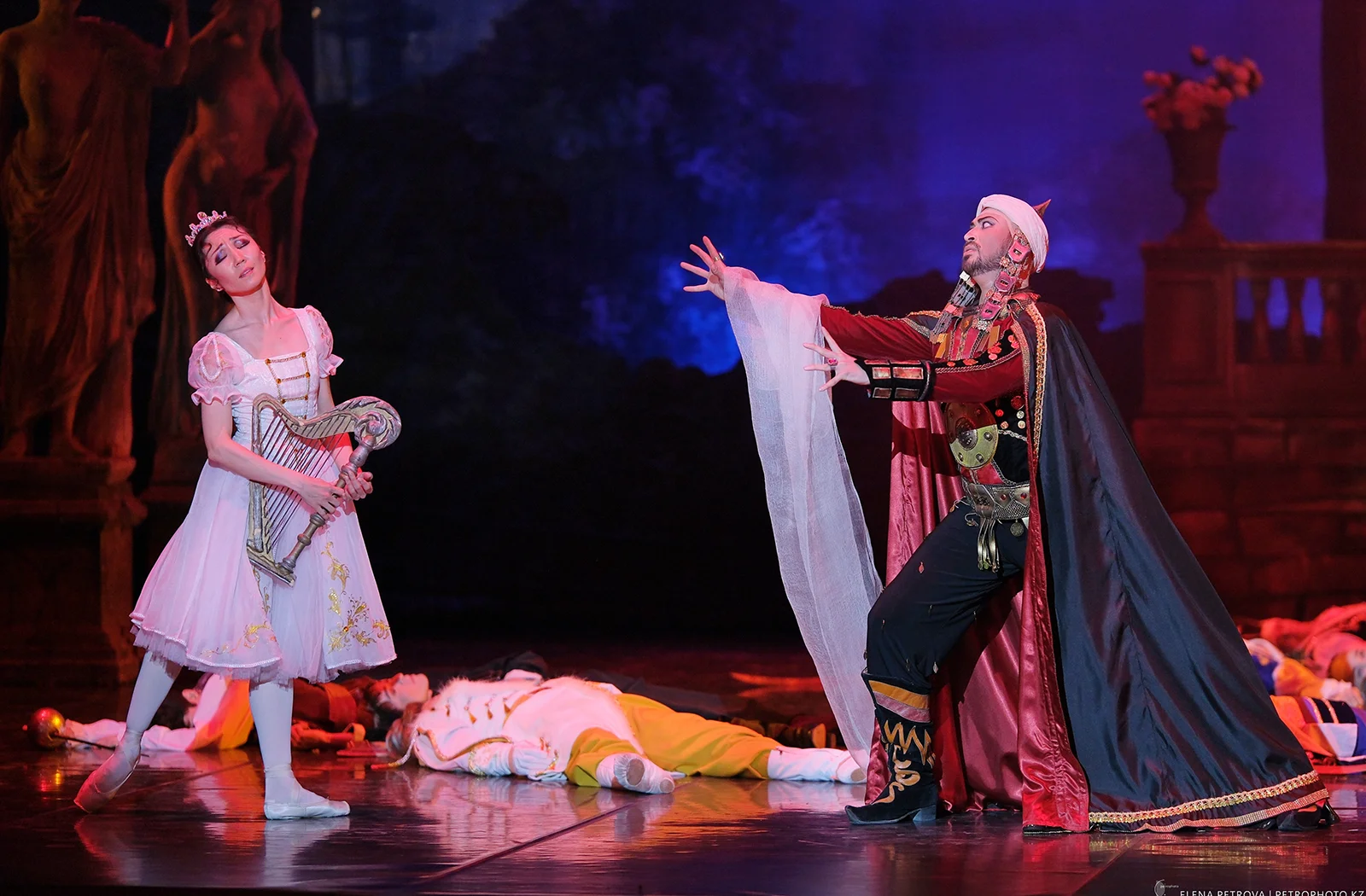 Бахчисарайский фонтан - Казахский национальный театр оперы и балета имени Абая