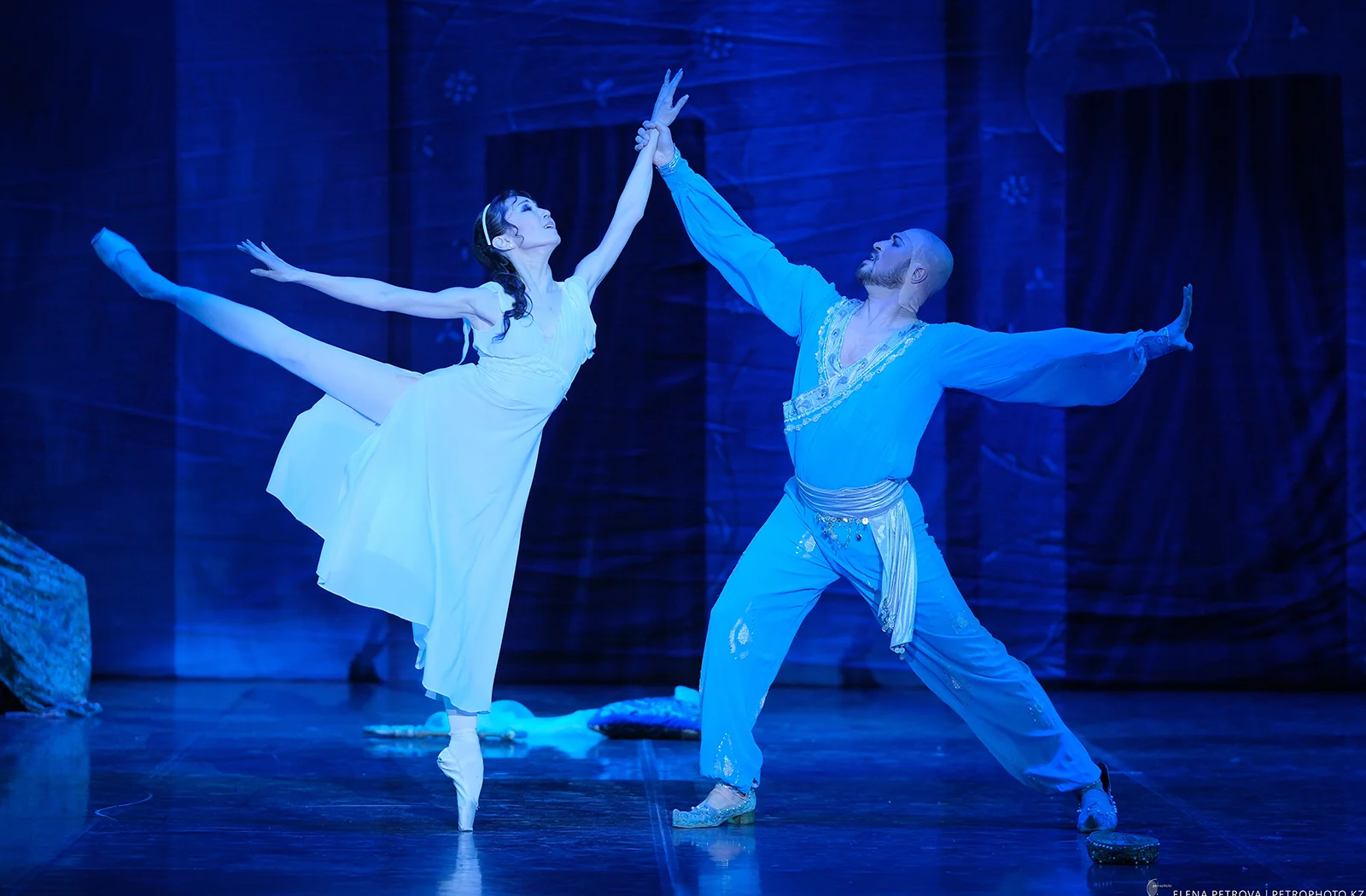 Бахчисарайский фонтан - Казахский национальный театр оперы и балета имени Абая