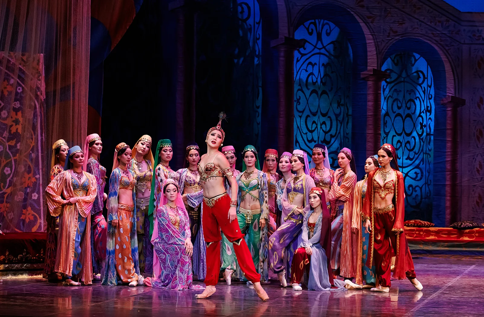 Бахчисарайский фонтан - Казахский национальный театр оперы и балета имени Абая