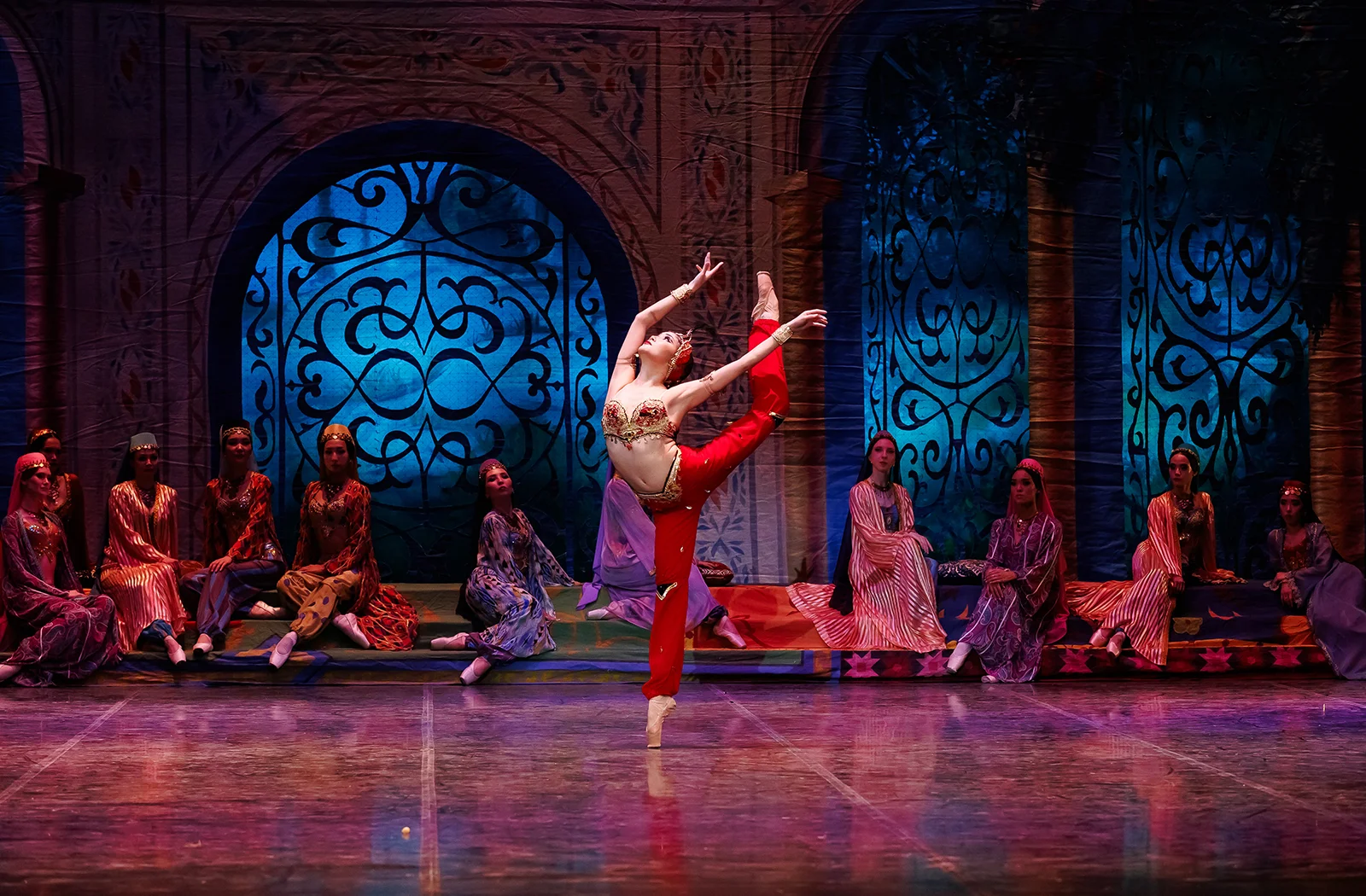 Бахчисарайский фонтан - Казахский национальный театр оперы и балета имени Абая