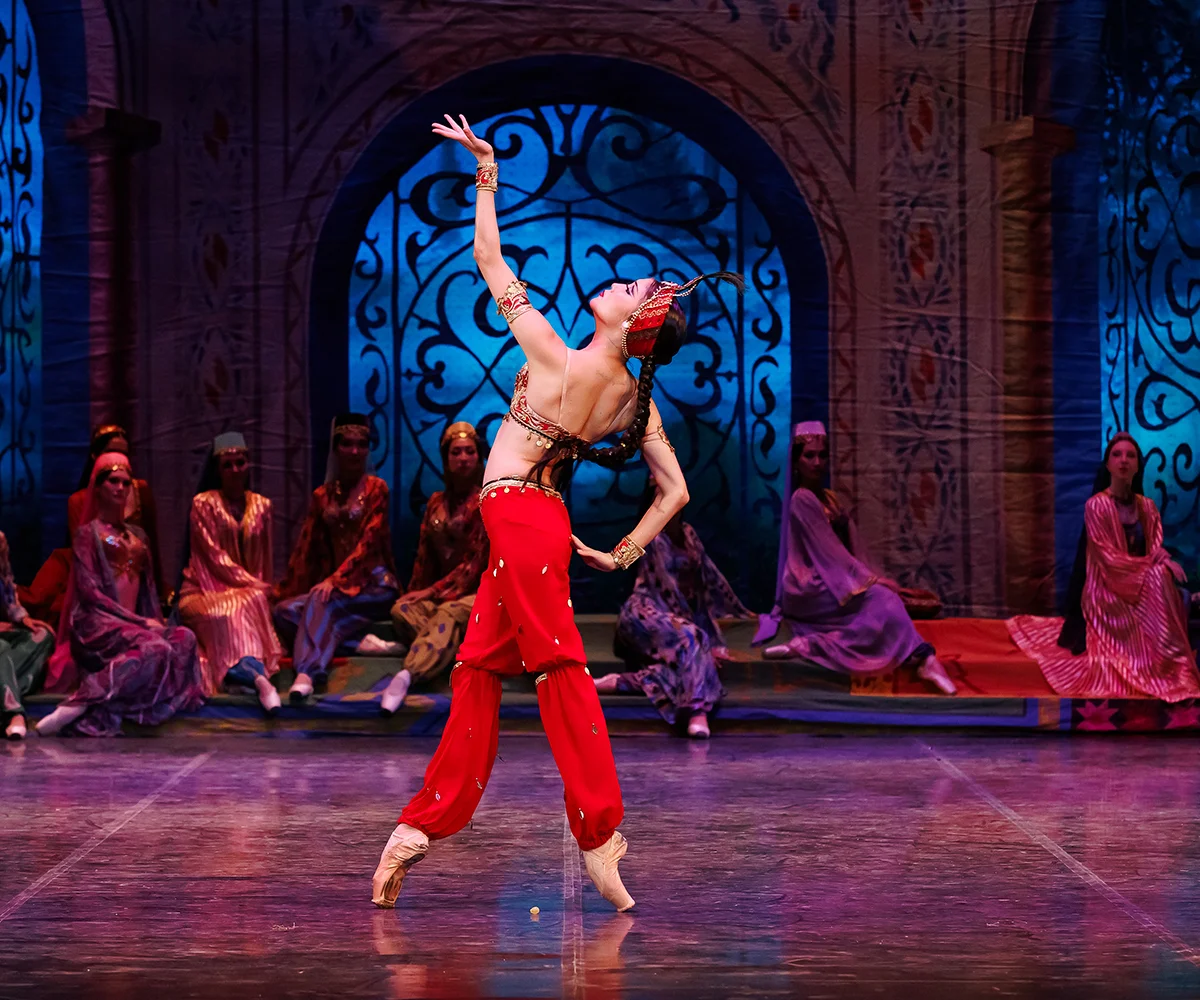 Бахчисарайский фонтан - Казахский национальный театр оперы и балета имени Абая