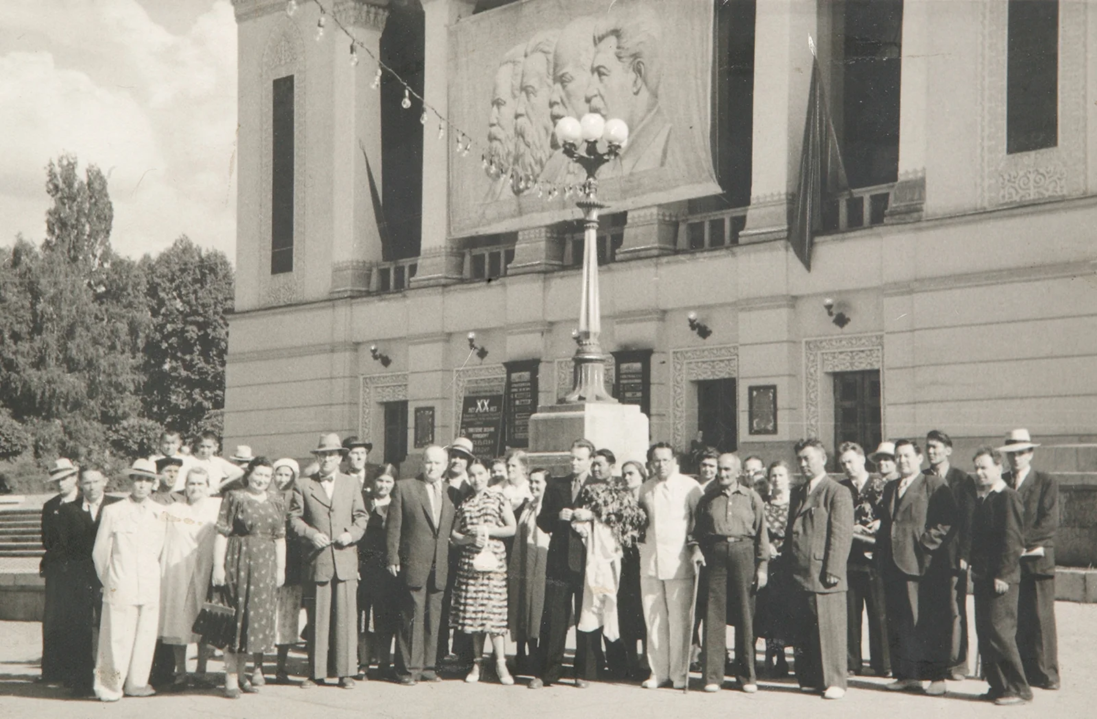 История театра