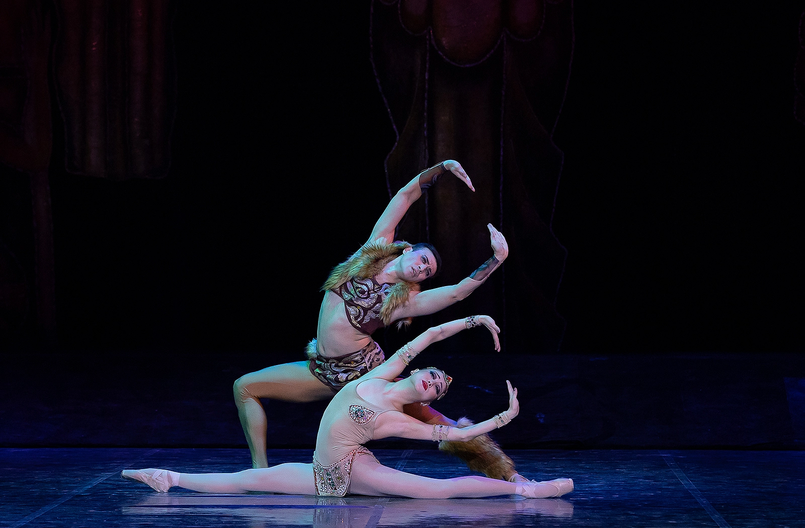 Фрески - Казахский национальный театр оперы и балета имени Абая