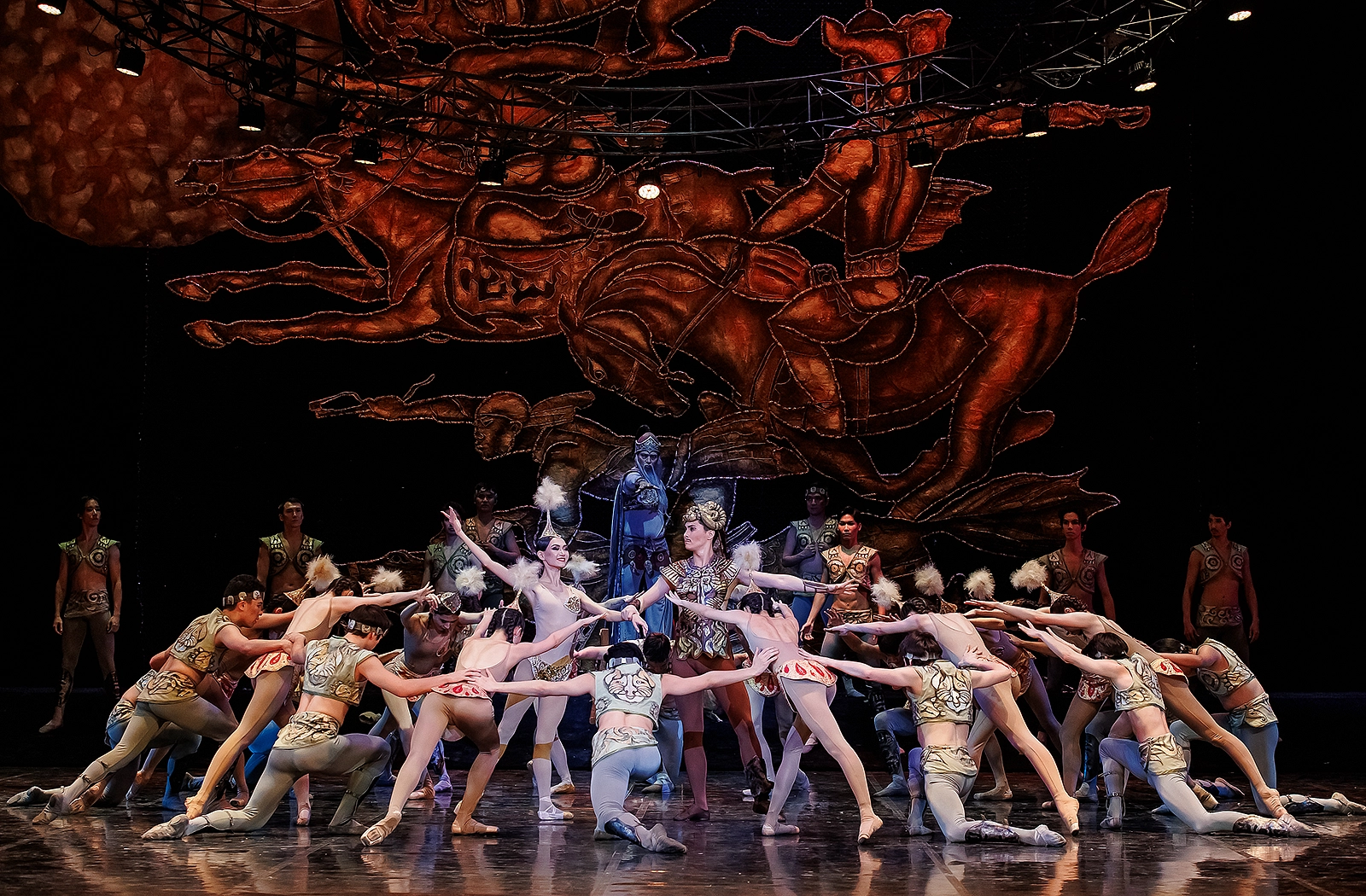 Фрески - Казахский национальный театр оперы и балета имени Абая