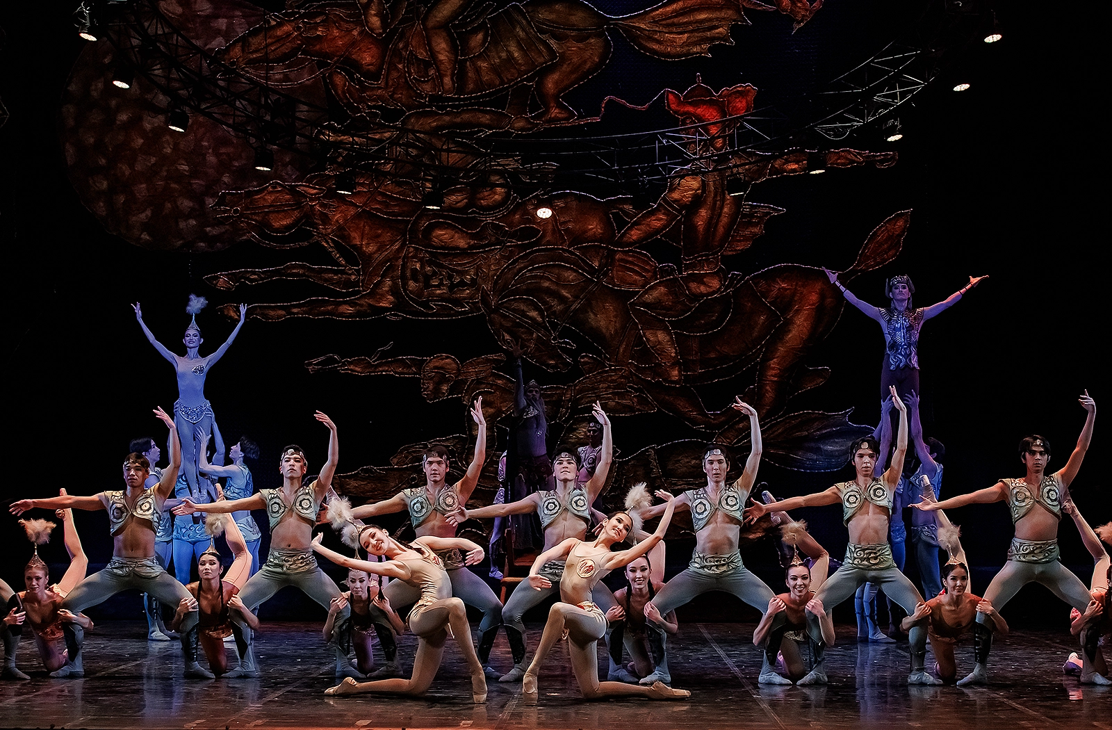 Фрески - Казахский национальный театр оперы и балета имени Абая