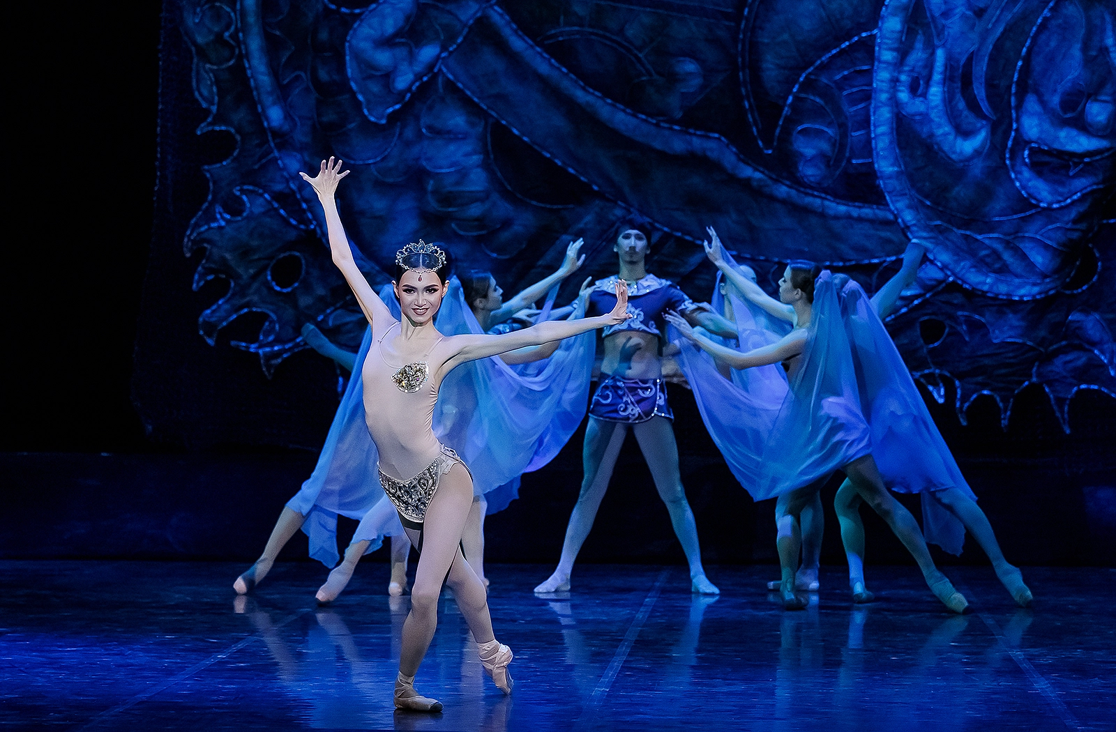 Фрески - Казахский национальный театр оперы и балета имени Абая