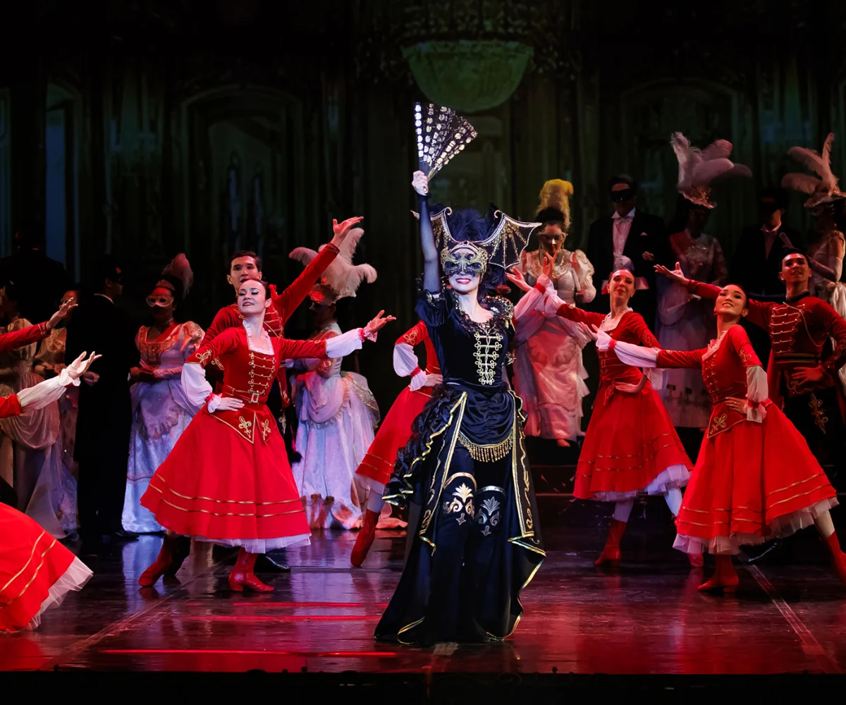 Die Fledermaus - The Kazakh National Opera and Ballet Theatre named after Abay