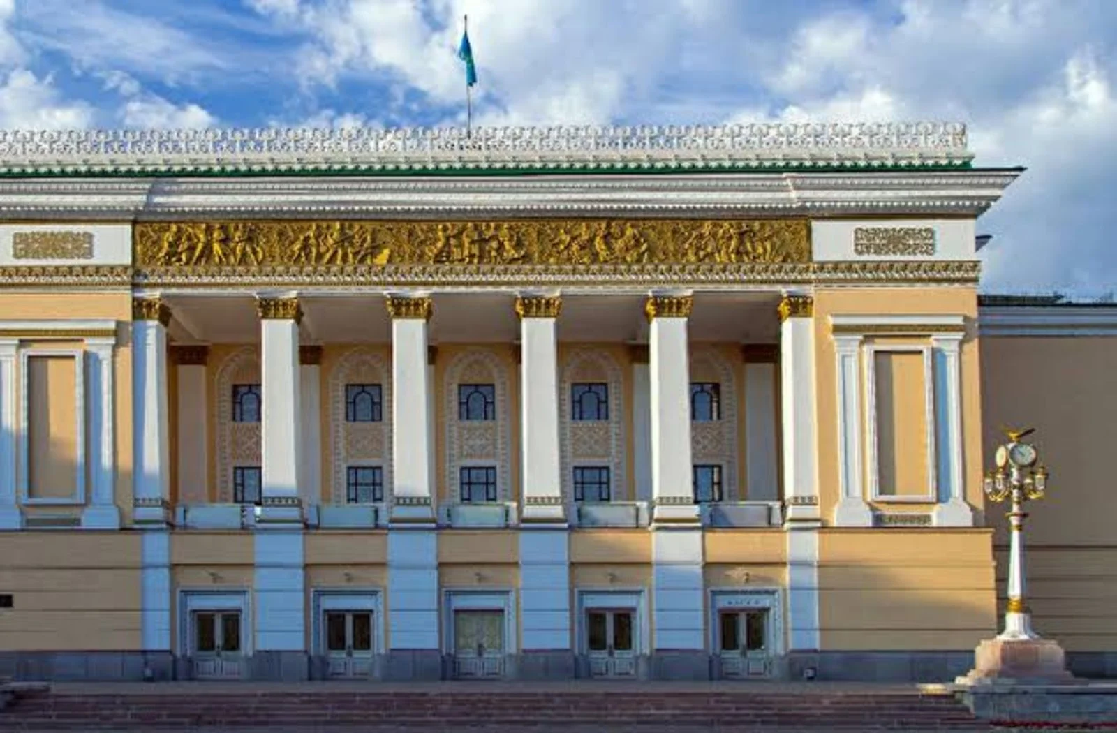 АБАЙ АТЫНДАҒЫ ҚАЗАҚ ҰЛТТЫҚ ОПЕРА ЖӘНЕ БАЛЕТ ТЕАТРЫ 93-ШІ МАУСЫМНЫҢ АШЫЛУЫНА ОРАЙ «МҰРА» OPEN-AIR ГАЛА-КОНЦЕРТІН ҰСЫНАДЫ
