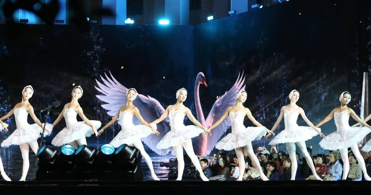 “MURA”: Abai Theatre’s Grand Open-Air Concert Draws Thousands of Spectators